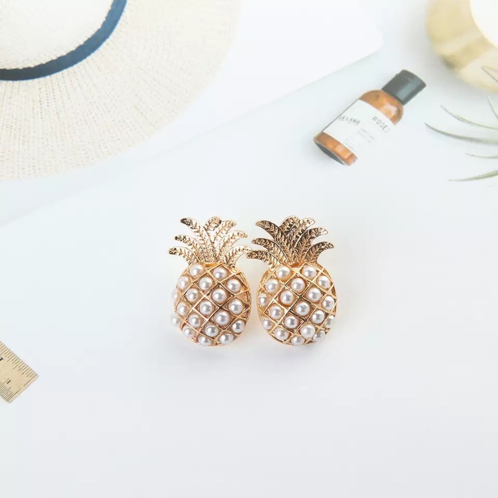 'Make the Cut' Pineapple Pearl Bead Accent Earring - Picture 8 of 8